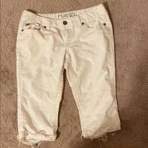 White cropped jeans